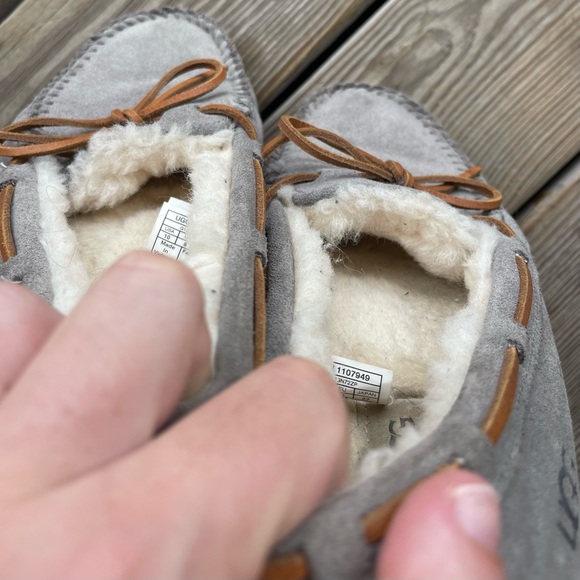 UGG Dakota Slipper. Size US 10. - Picture 9 of 16